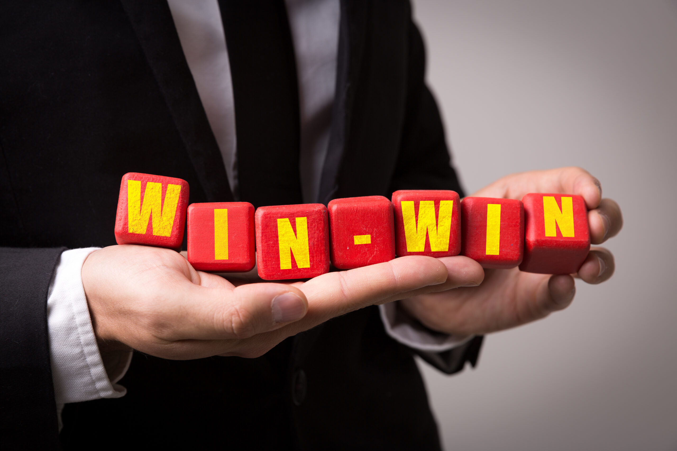 原材料価格が高騰する中、利益減少のリスクを抑えながら値上げ・価格